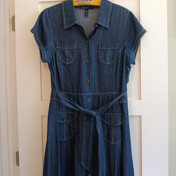 Anne Klein Denim Dress with Gored Pleats and detailed Pockets - Picture 5 of 11
